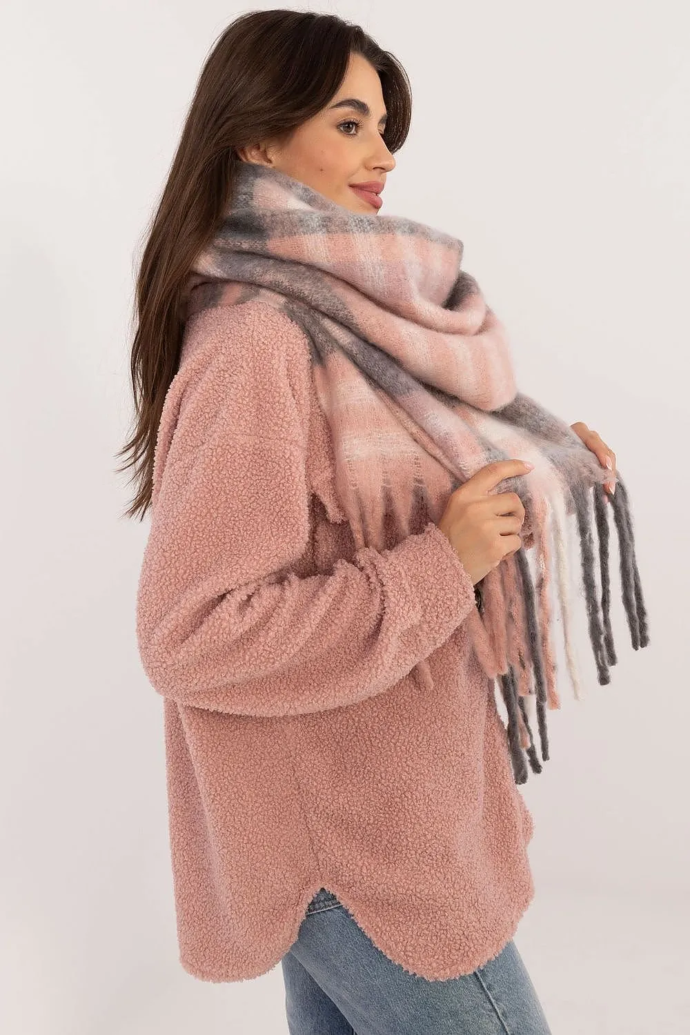 Elegant classic checkered pattern scarf