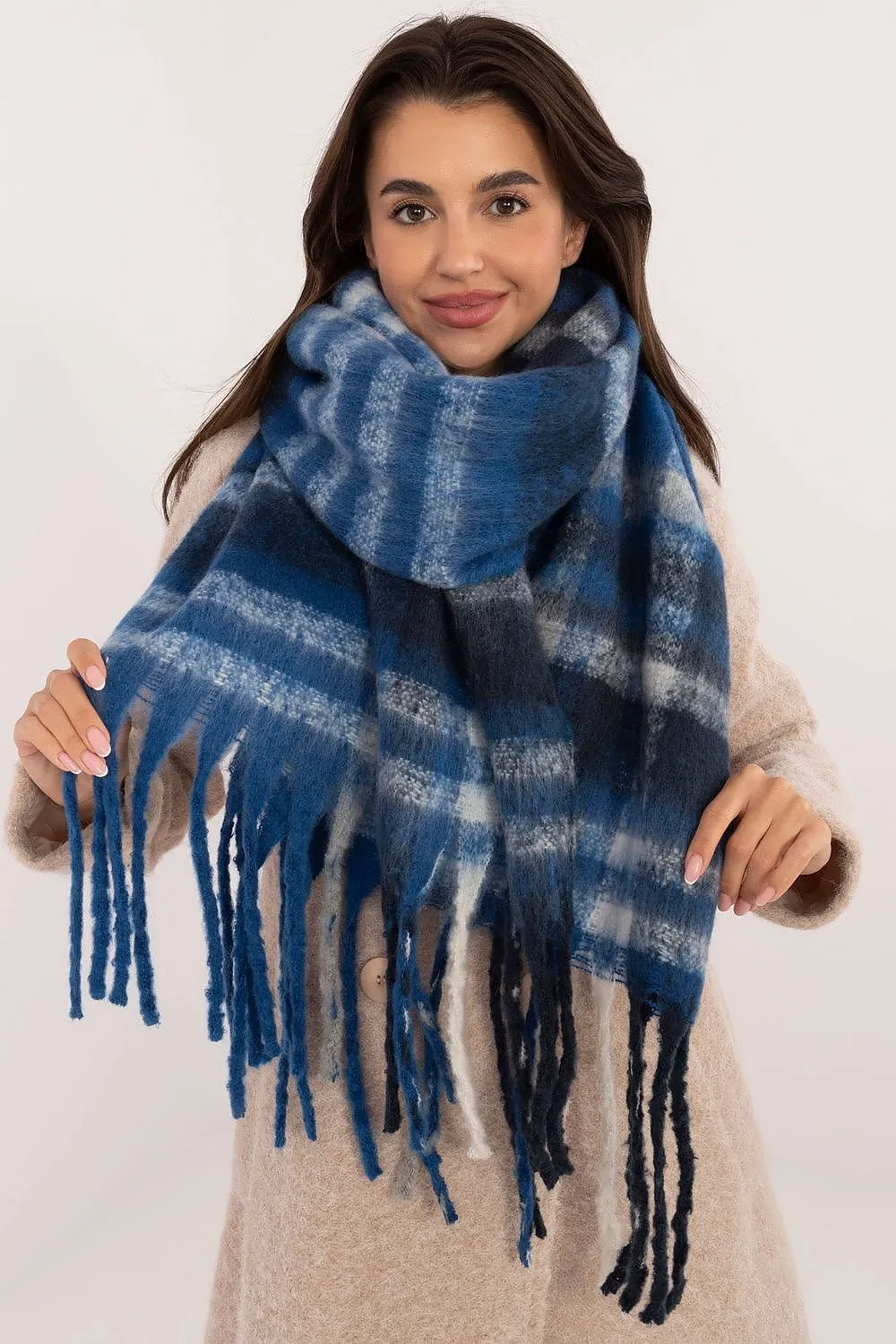 Elegant classic checkered pattern scarf